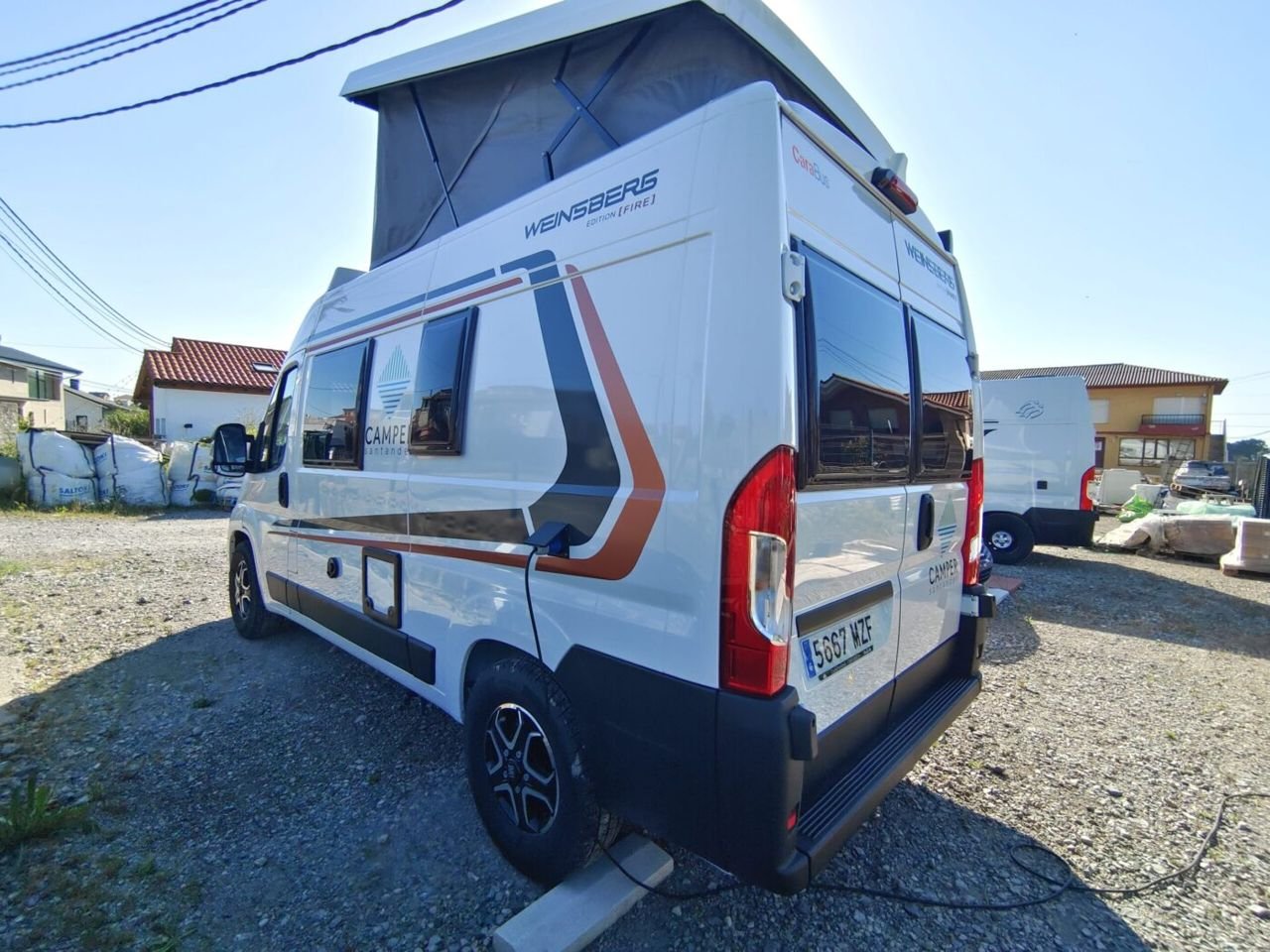 CaraBus 540 con el techo elevable, lateral trasero